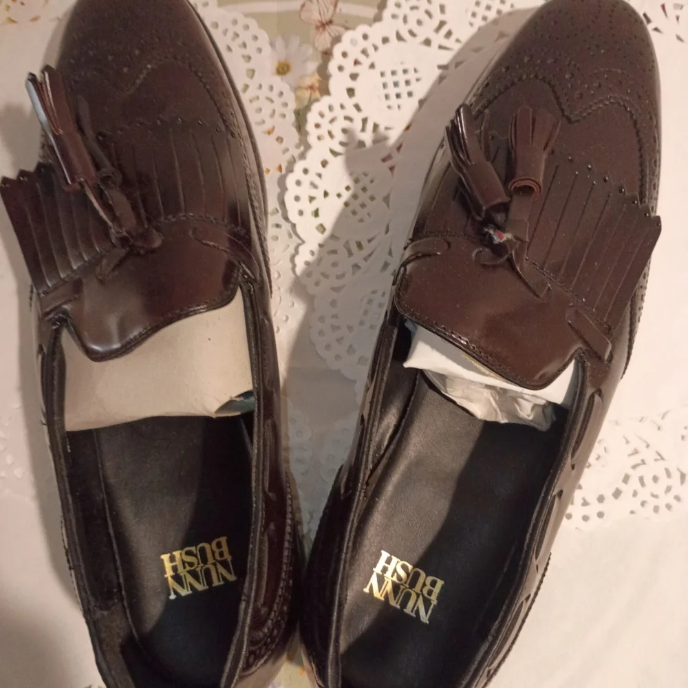 Brand new men's size 9 Nunn Bush slip-on wingtip tassel-detail dress shoes